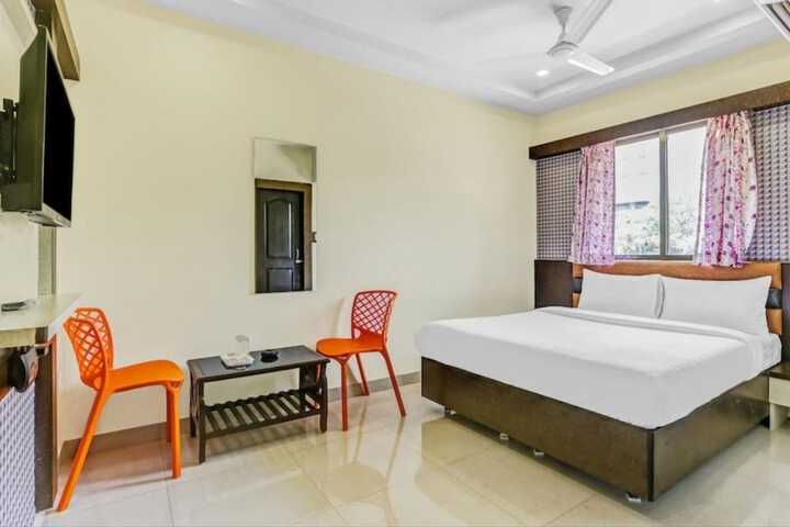 Room 6 of 10