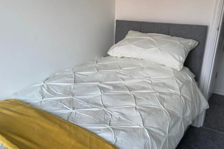 Room 7 of 9