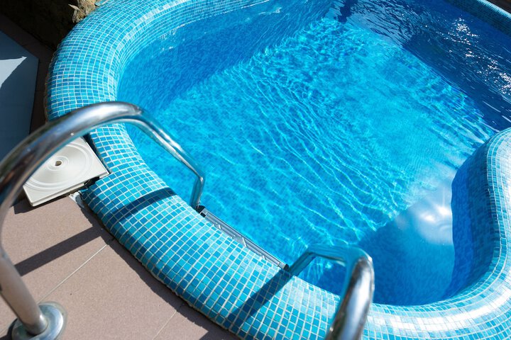 Pool 40 of 51