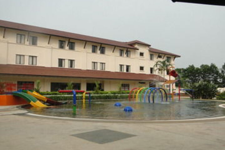 Pool Hotel