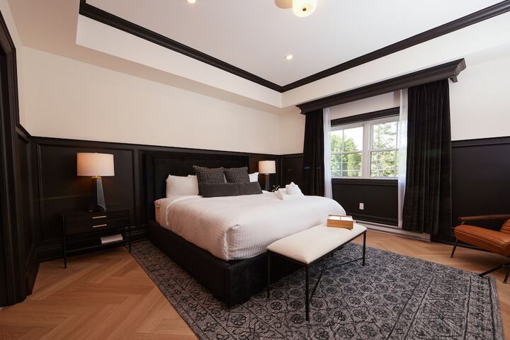 Grand Room 1 King Bed Balcony City View (32 of 48)