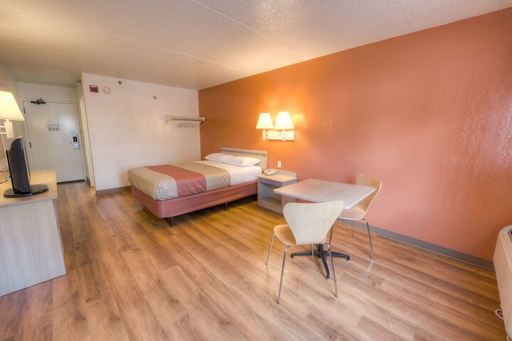 2 Double Beds (8 of 16)