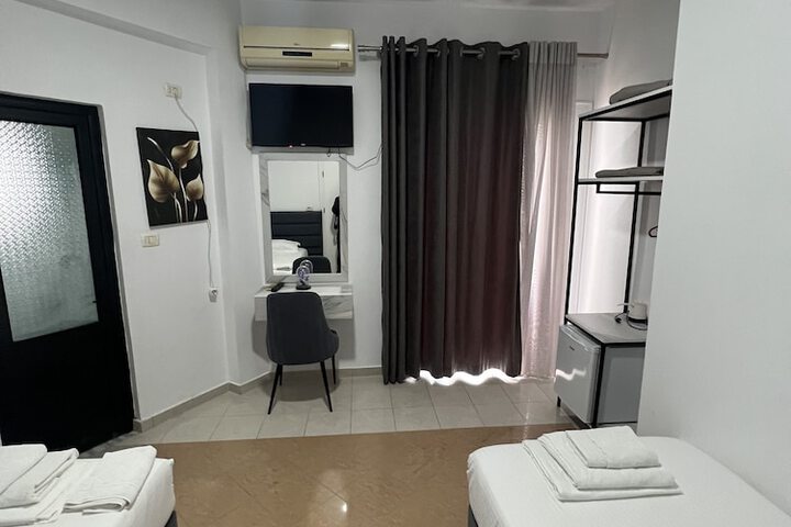 Room 44 of 98
