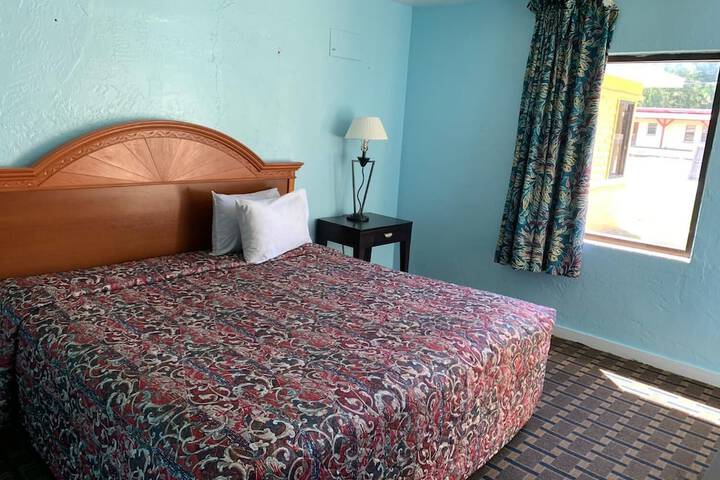 Room 10 of 22