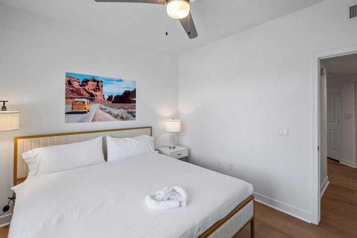 Room 2 of 33