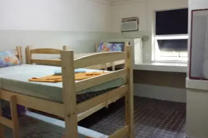 Room 5 of 8