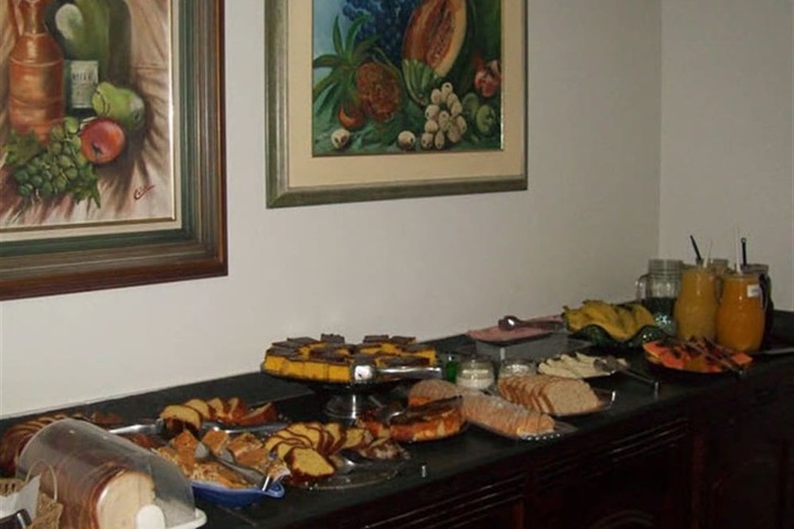 Dining 12 of 21