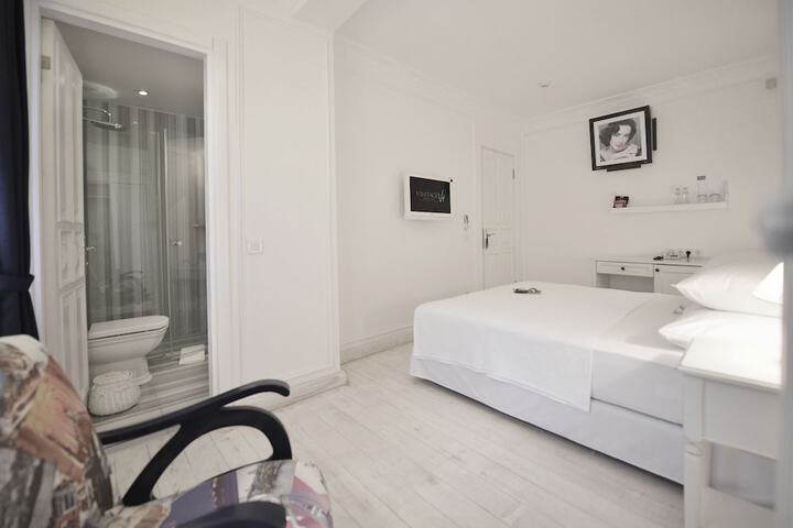 Room 37 of 67