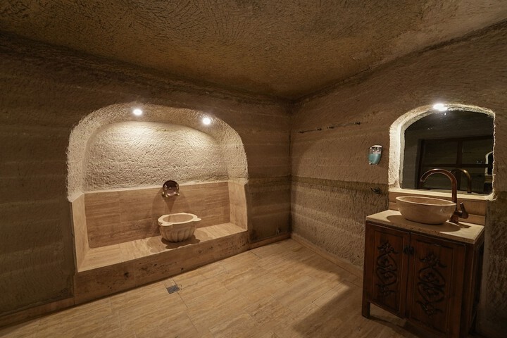 Room 6 of 140