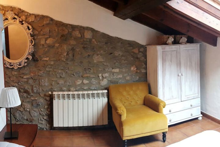 Room 3 of 33