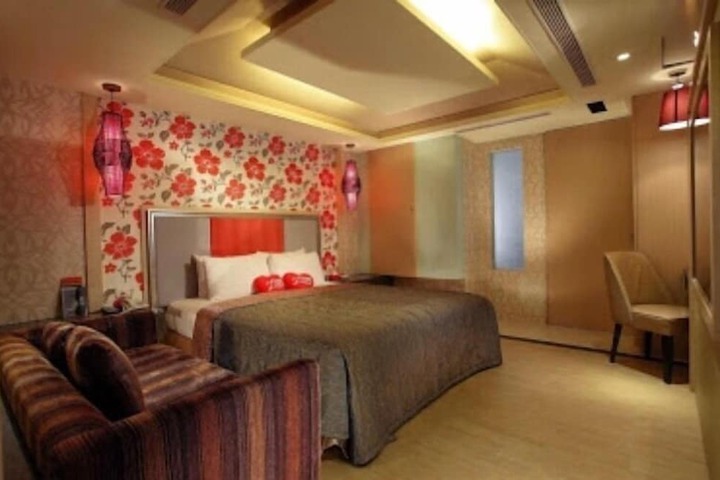 Room 4 of 39