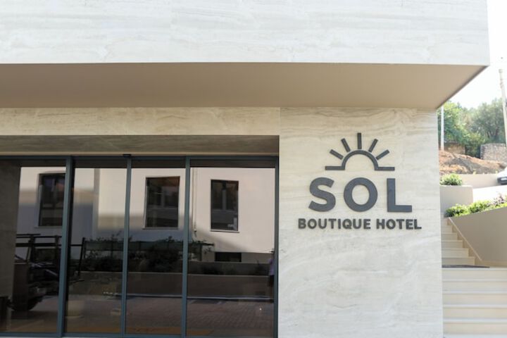 Hotel 96 of 100