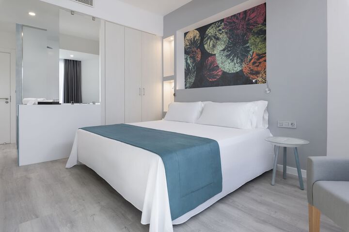 Room 8 of 25