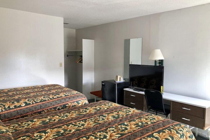 Room 2 of 8