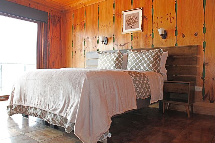 Room 7 of 28