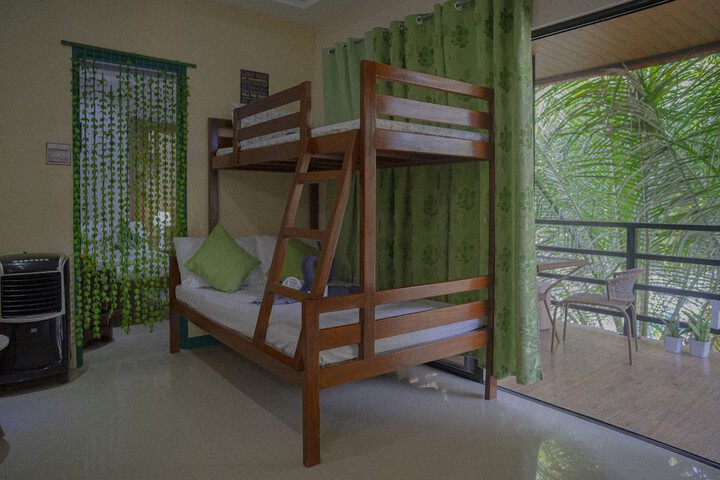 Room 52 of 143