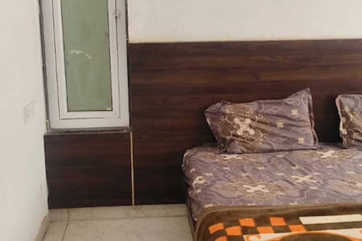 Room 8 of 35