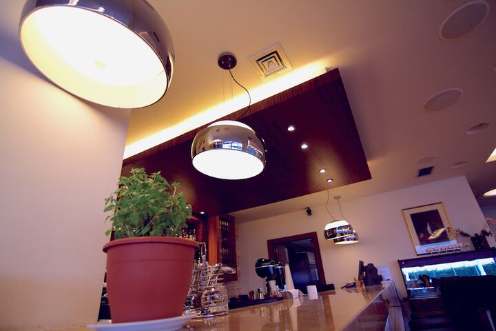 Lounge 33 of 49
