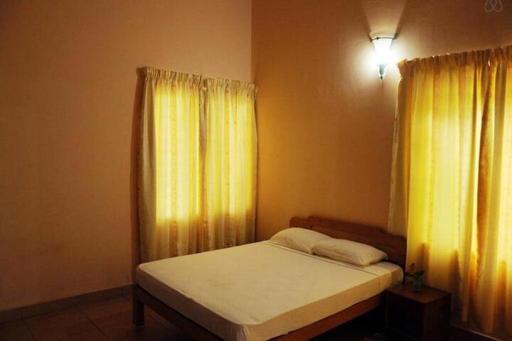 Room 2 of 6
