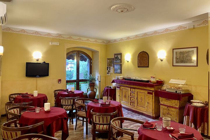 Dining 38 of 46
