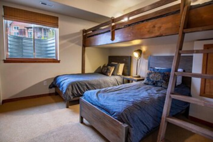 Room 42 of 44