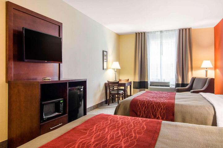 1 Queen Bed Accessible (4 of 23)