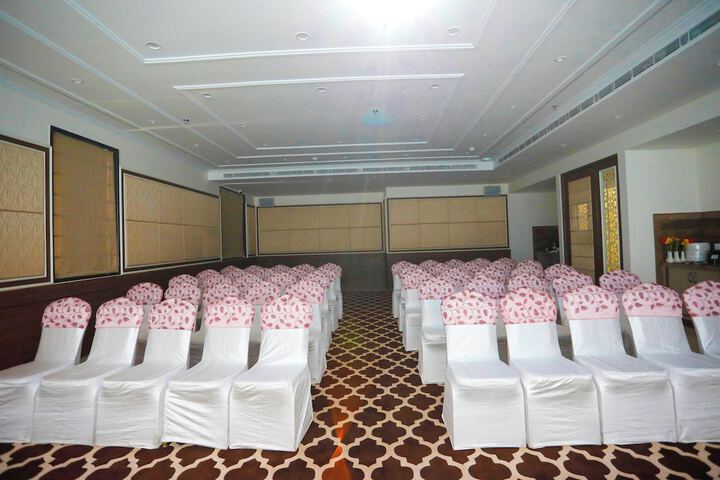 Ballroom/Hall 116 of 121