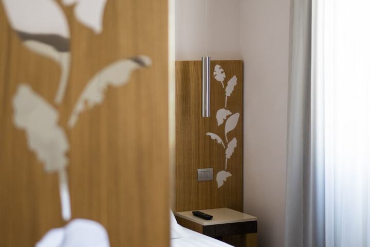 Room 42 of 167