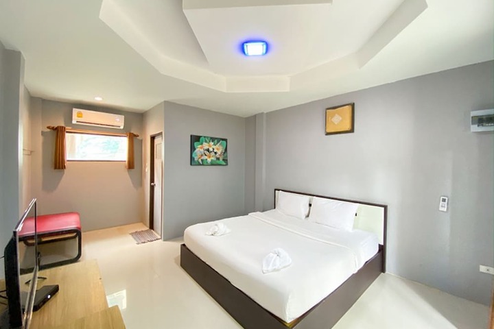Room 6 of 133