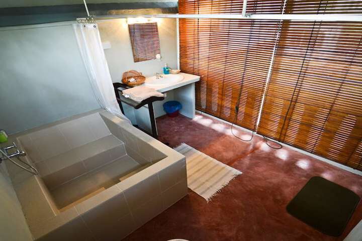 Room 16 of 37