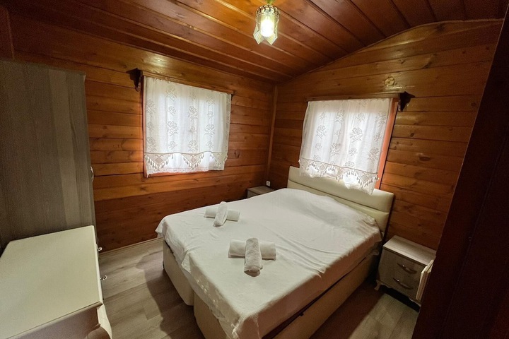 Room 9 of 26