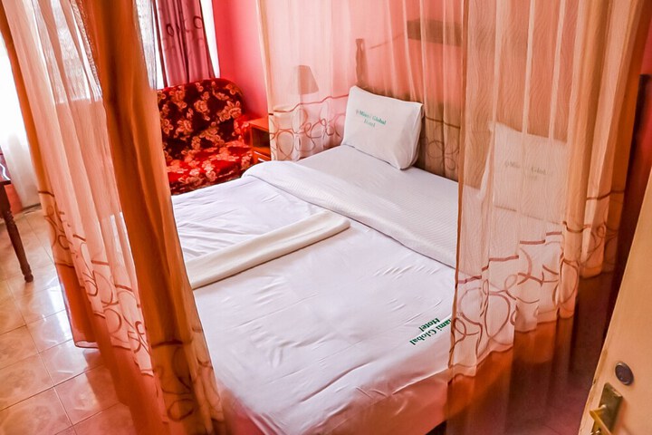 Room 12 of 19