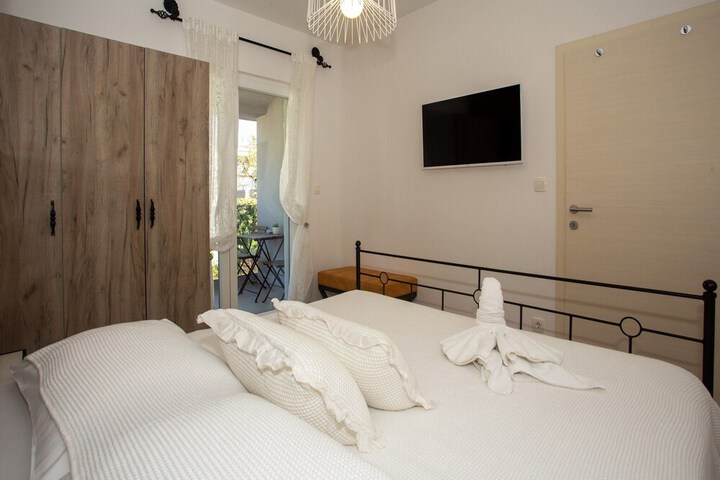 Room 10 of 65