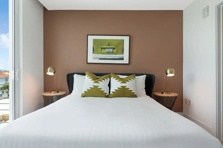 Room 4 of 27