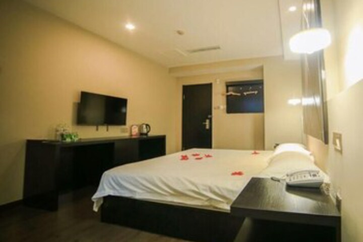 Room 28 of 38