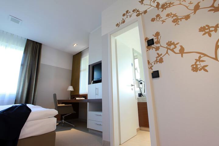 Room 5 of 33