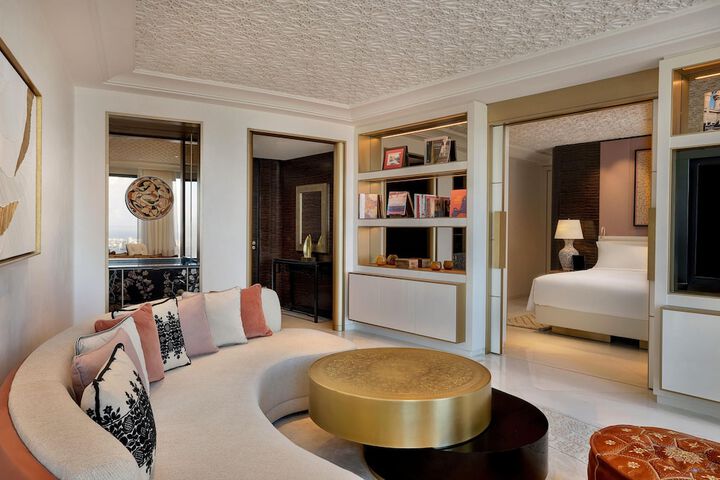 Room 33 of 61