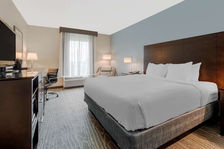 1 King Bed (7 of 19)