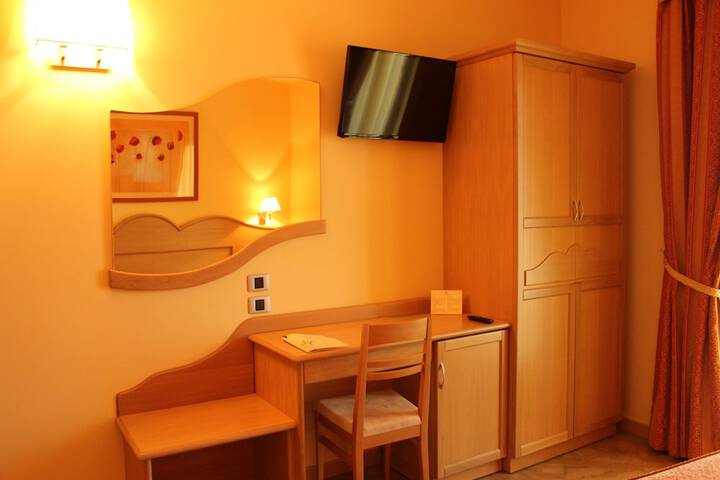 Room 7 of 57