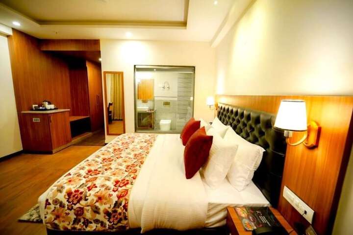 Room 9 of 28