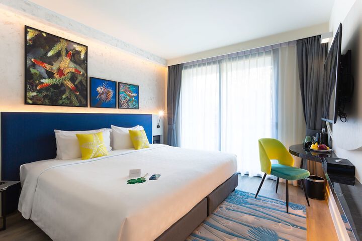 Room 34 of 158
