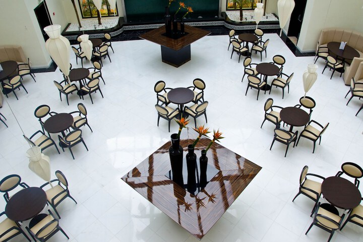Dining 25 of 43