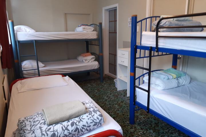 Room 12 of 76