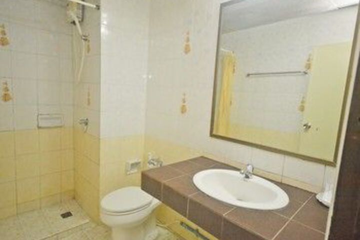 Room 2 of 23