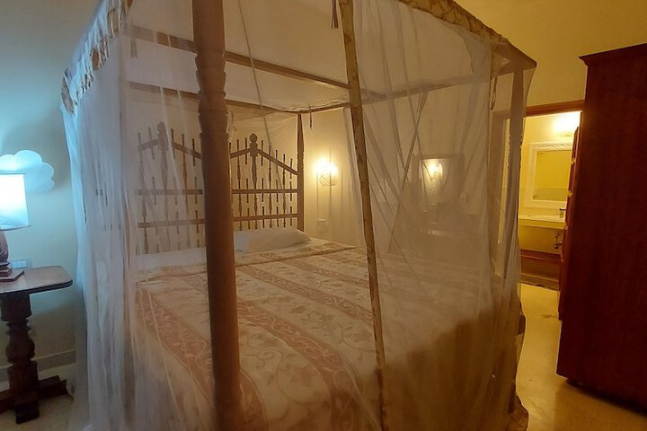 Room 4 of 32