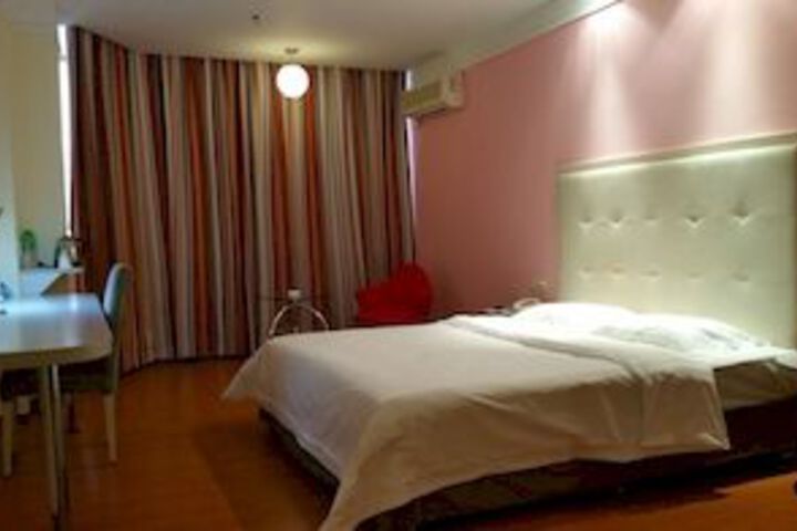 Room 8 of 17