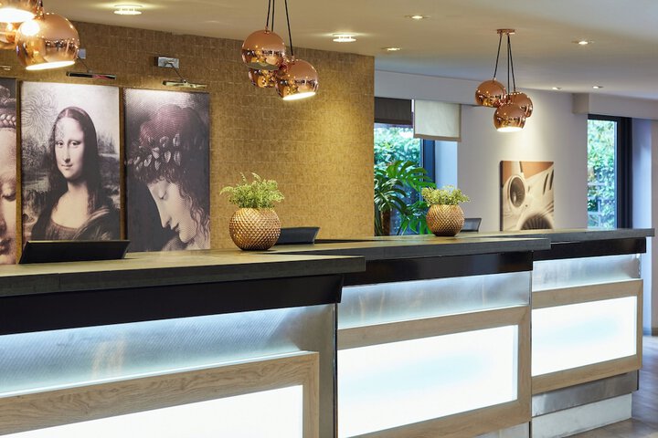 Entrance & Lobby