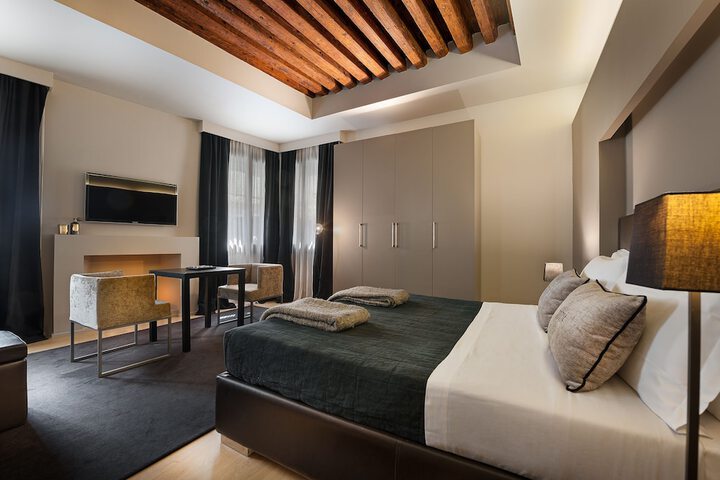 Room 8 of 56