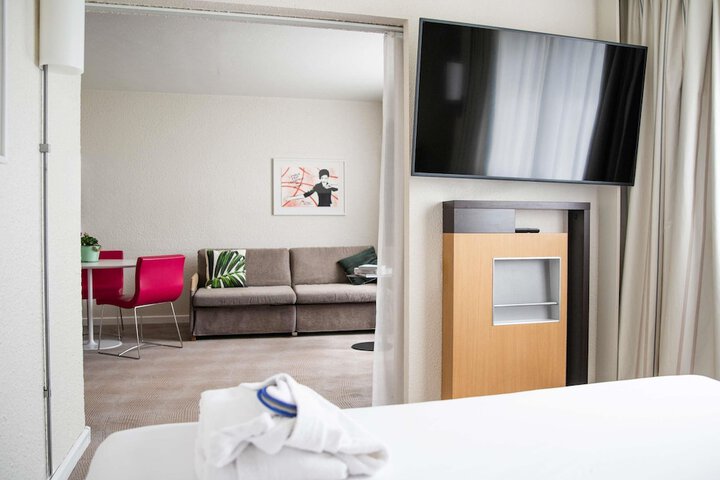 Room 8 of 156
