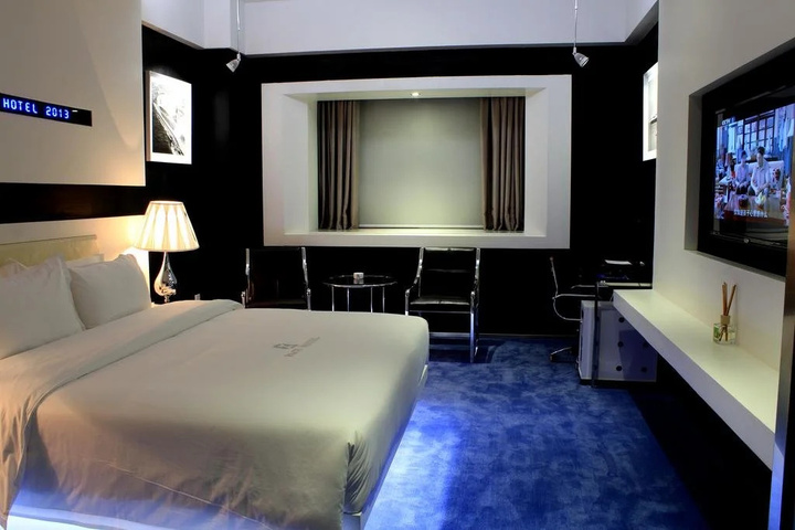 Room 5 of 11
